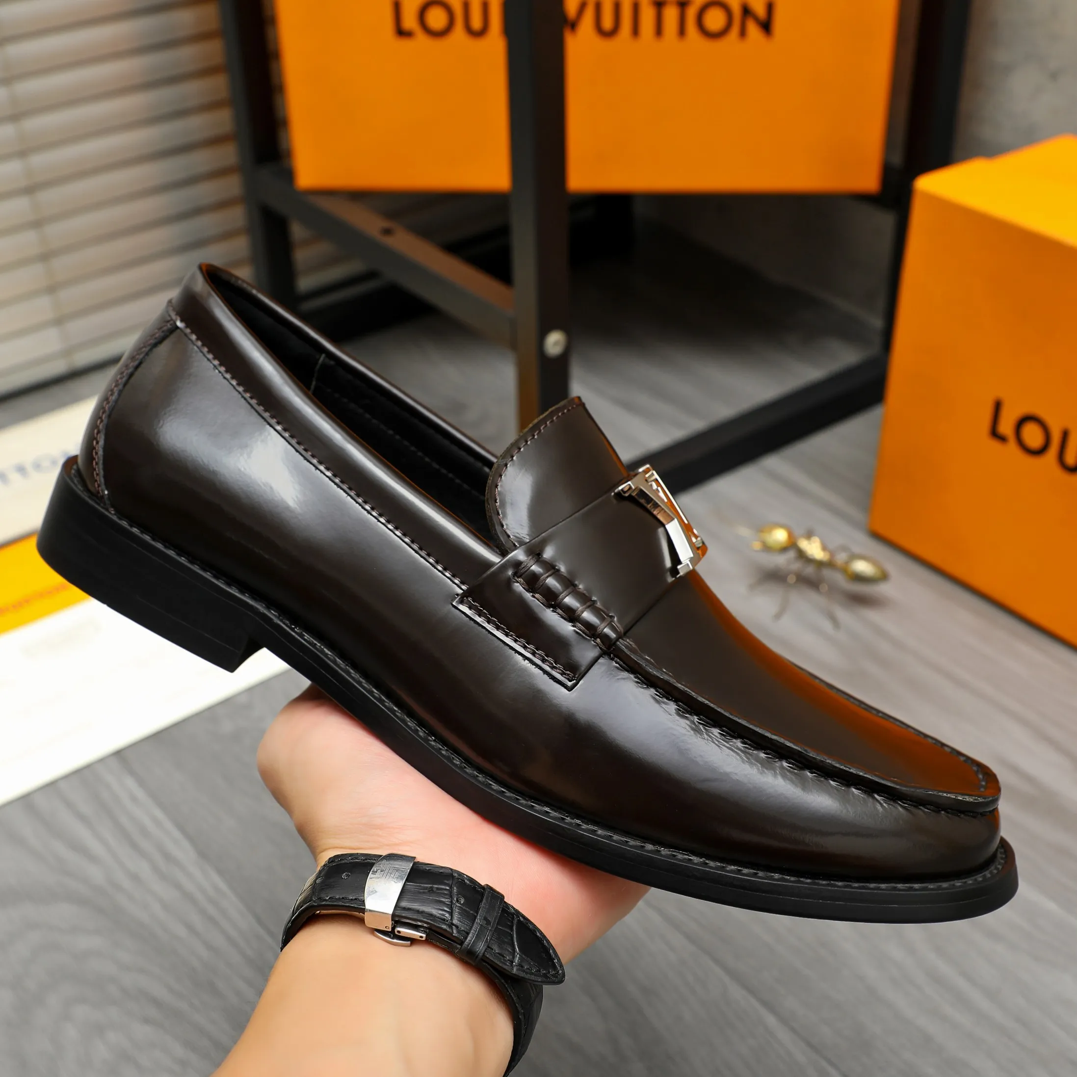 Men's shoes 💰442 Product trademark: LV "Louis Vuitton" business slip-on leather shoes Regular size: 38-46 (45.46 custom-made, non-returnable) Product materials: Selected pearlescent cowhide upper, cowhide lining, original rubber outsole